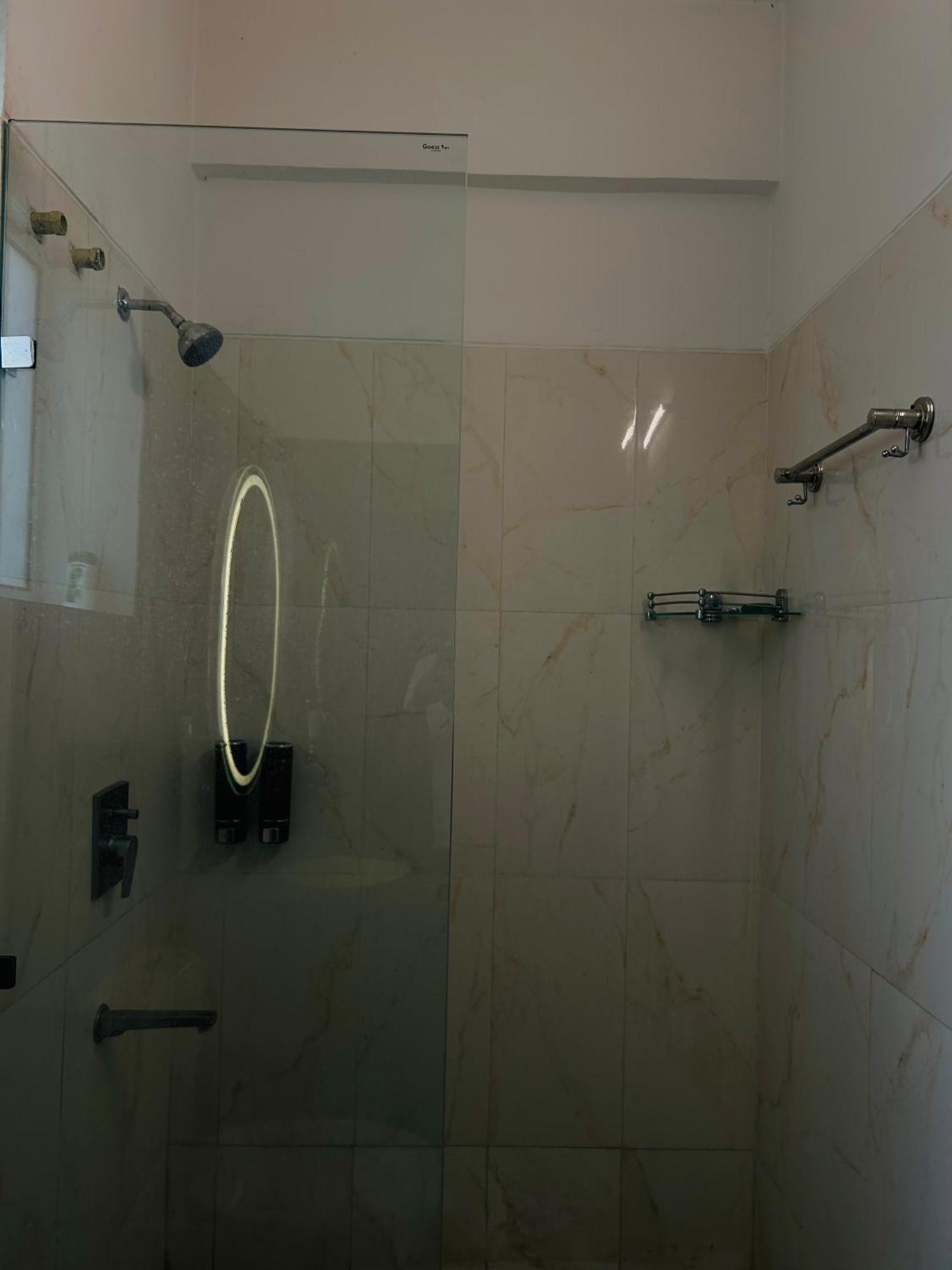 Shades Of Black 2 Hotel Lucknow Eksteriør billede
